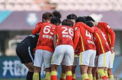 关于雷恩萨主教练宣布离任，球队遭遇困境的信息
