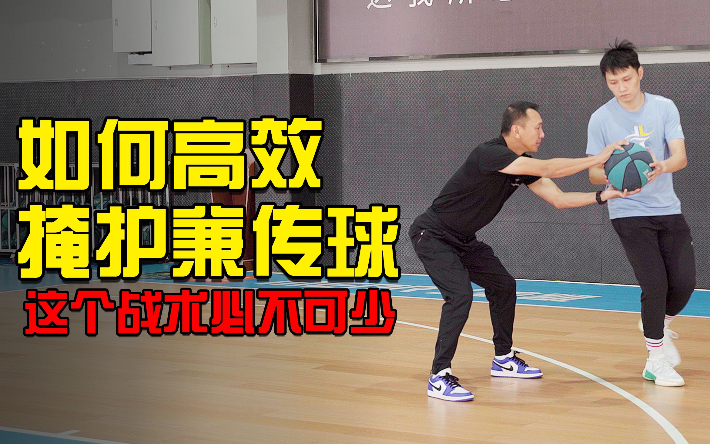 关于欢呼雀跃！职业篮球赛场上球员的精湛传球技术的信息